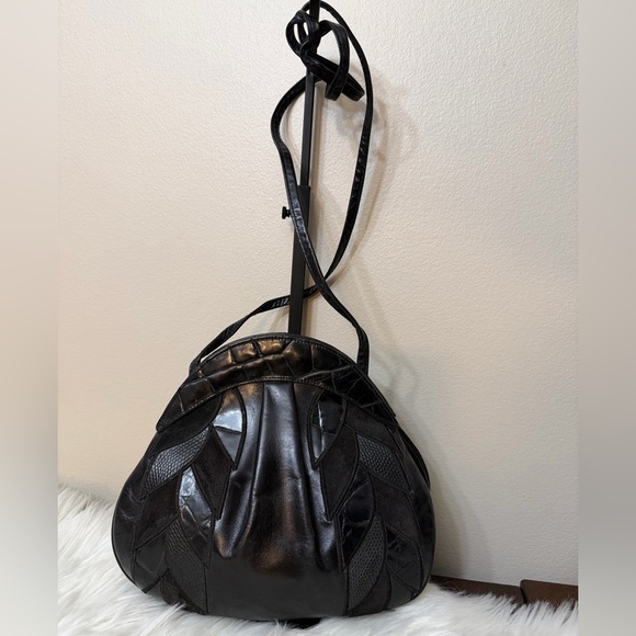 Susan Gail Handbags - Susan GAIL VINTAGE GENUINE SNAKE BELLIDO CROSSBODY HANDBAG